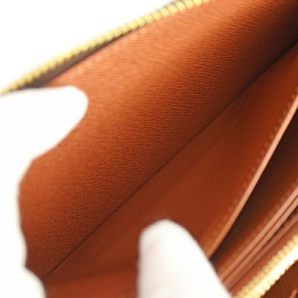 Louis Vuitton Monogram Zippy Wallet - Picture 8 of 9